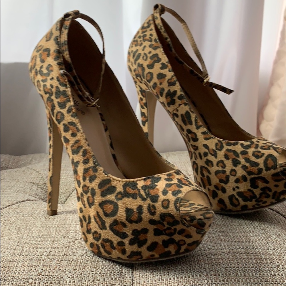 Leopard Heels by Breckelle’s